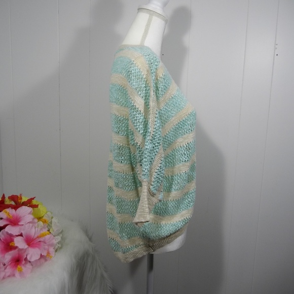 Shrinking violet eyelet sweater size M - Picture 2 of 8